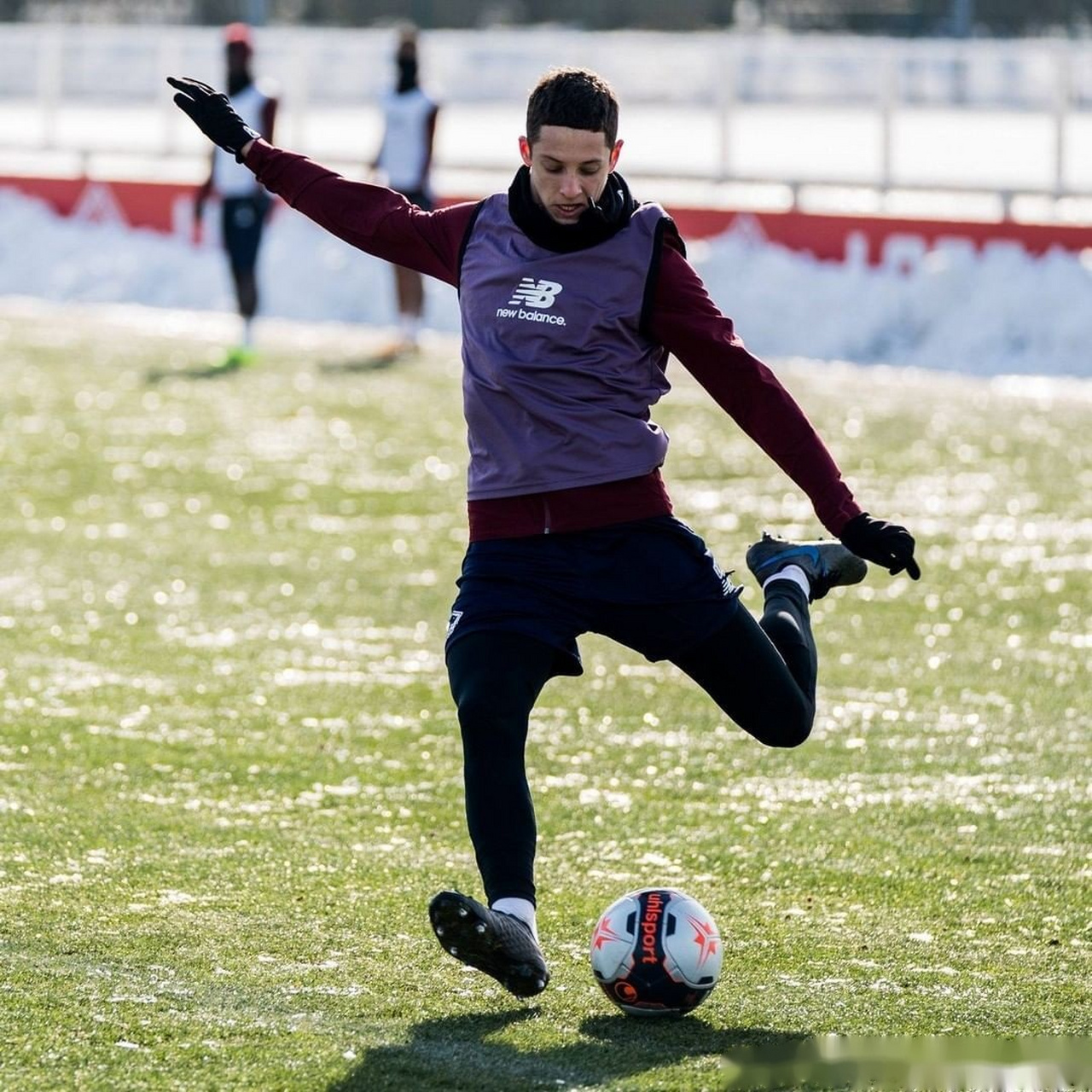 关于赛前山东男篮备战法国杯，官宣签约细节曝光，悬念犹存，心理建设被强调的信息