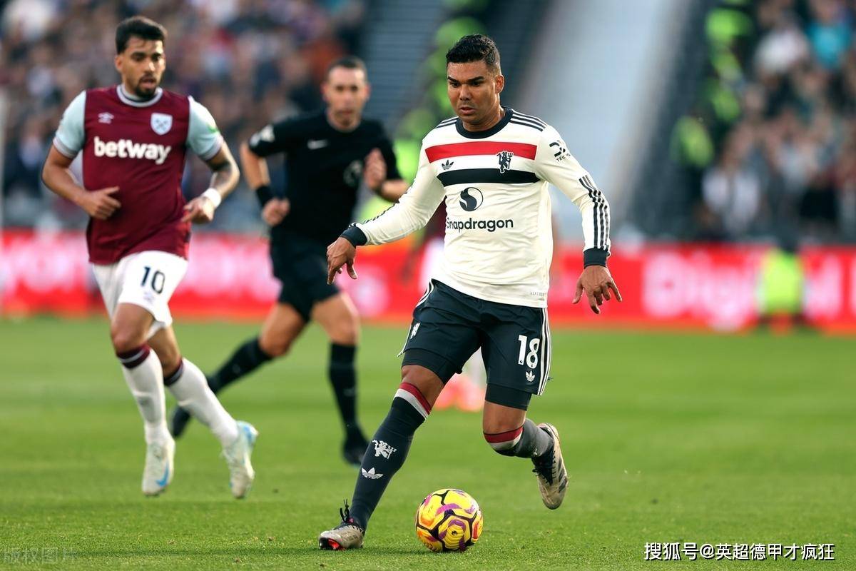 关于曼联迎英超关键赛；赛前扳平良机；气氛紧张；年轻球员得到机会的信息