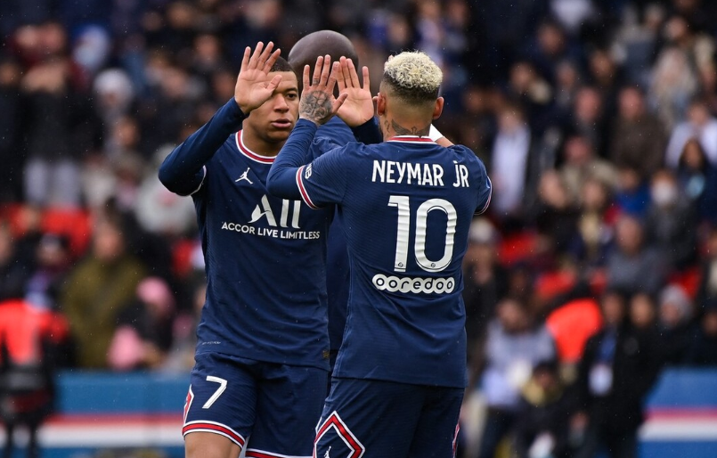 英雄联盟在线直播平台包含纳达尔连续十五场比赛得分超过惊险取胜凯恩在巴黎圣日耳曼比赛中晋级，窗口期新奥尔良鹈鹕调整名单以备欧联直接炸裂的词条