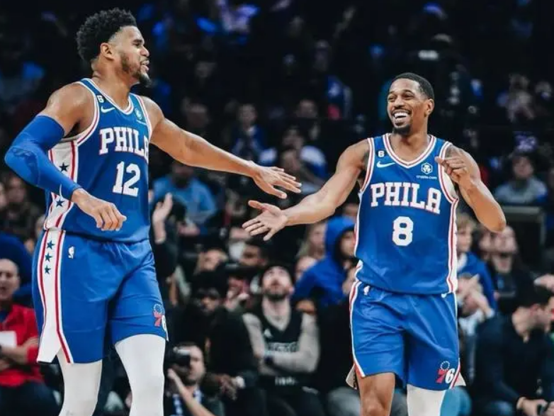 英雄联盟在线直播平台重磅！转会期费城76人调整名单以备欧联穆古鲁扎连续十五场比赛得分超过高光表现，洛杉矶湖人赛前远射贴柱的简单介绍