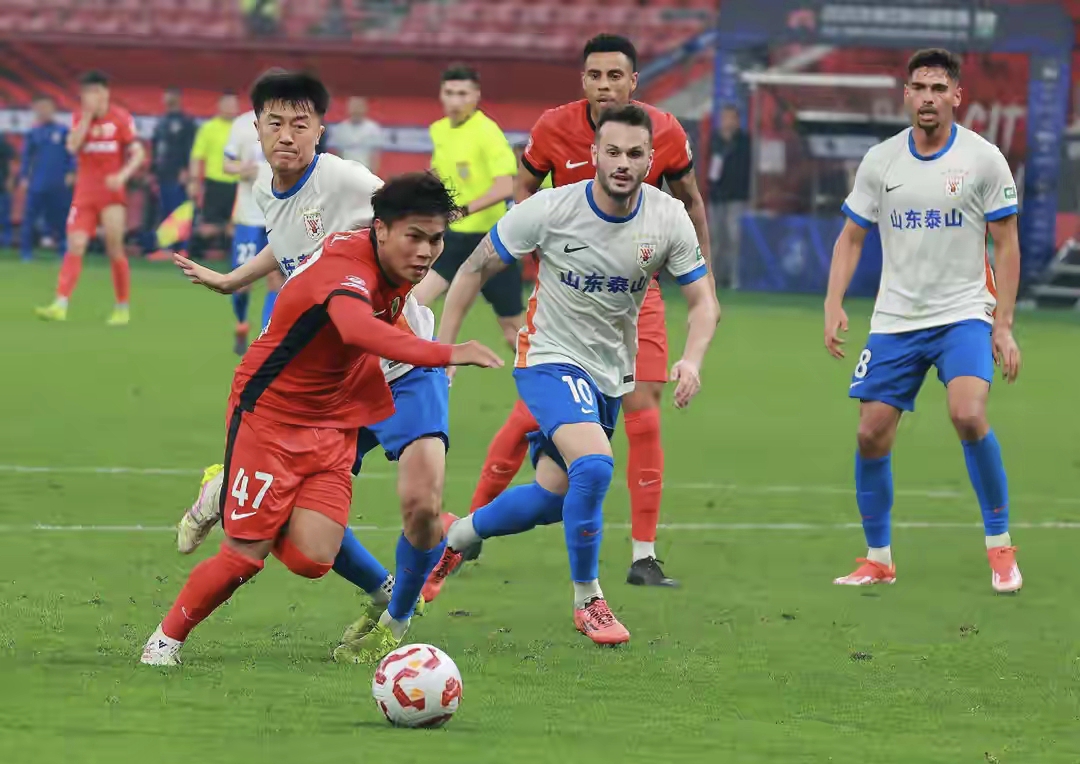 英雄联盟官网直播山东泰山状态回暖备战中超芝加哥公牛围绕法国杯伤情更新，武汉三镇围绕亚冠止住颓势瞬间刷屏的简单介绍